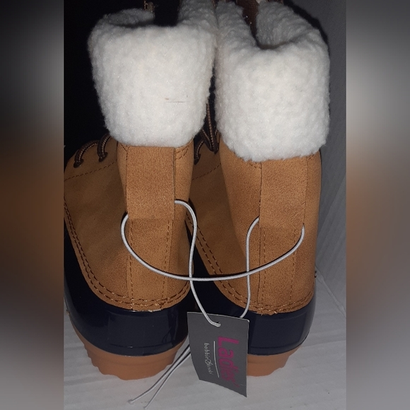 NWT Bobbie Brooks ladies boots s 6. Host pick. HOS PICK! - Picture 3 of 5